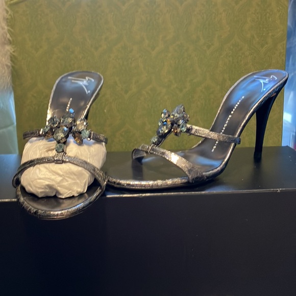 Giuseppe Zanotti 38 gorgeous perfect one wear!  $350 - Picture 3 of 12